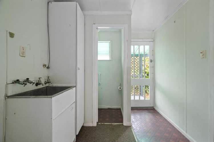 2 Holden Avenue Holdens Bay_12