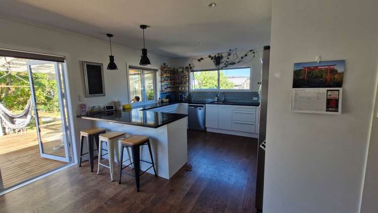 7 Fourth View Avenue Beachlands_2