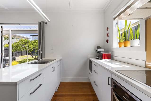 64 Premier Avenue Point Chevalier_2