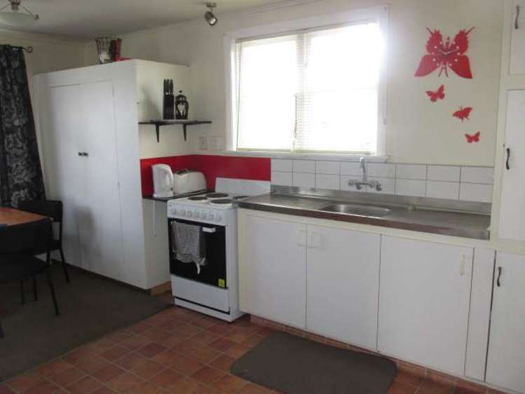 2 Plaskett Street Reefton_13