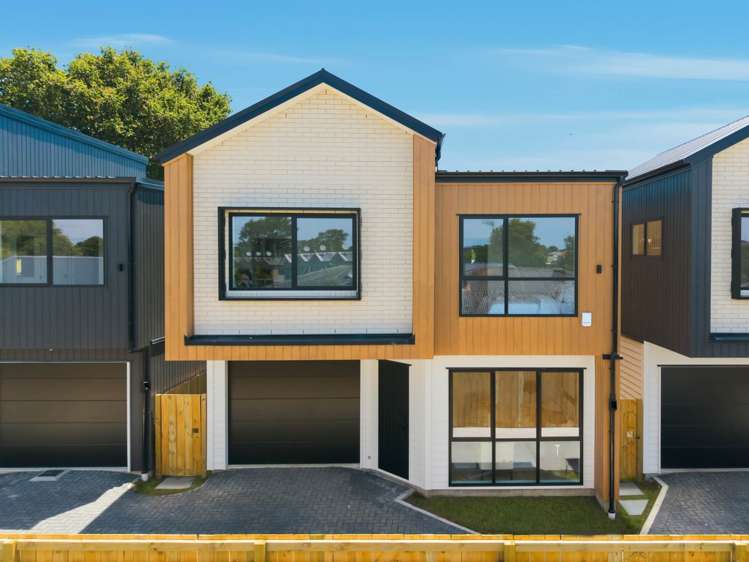 3/65 Apirana Avenue_0