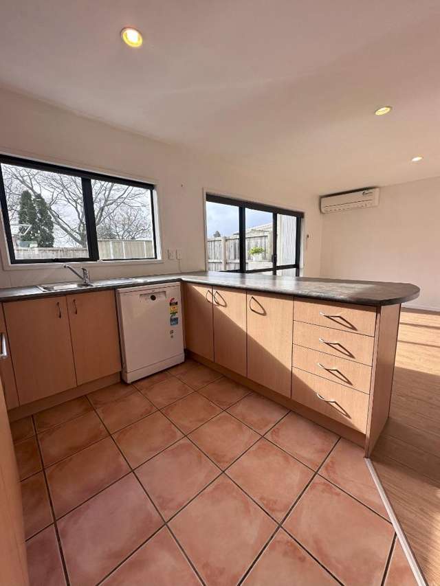 2/18 Yang Place Papakura_4