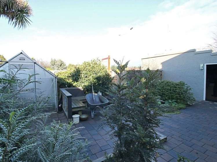 379 Queens Drive Windsor_19