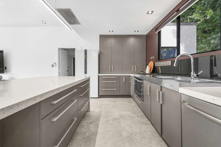 939 River Road Queenwood_11