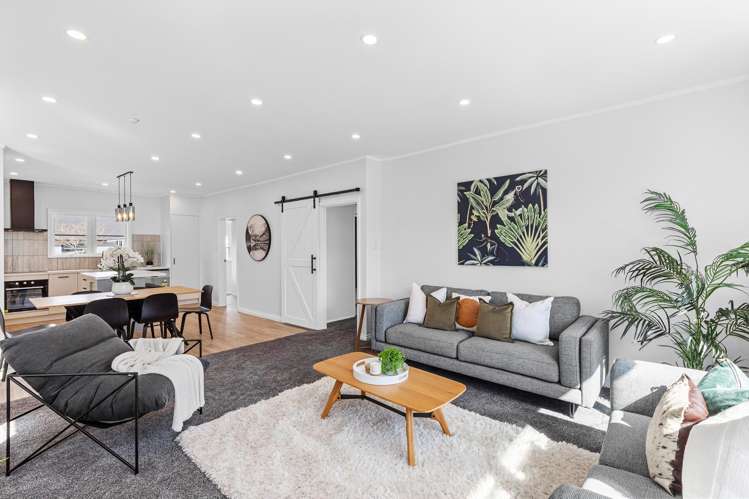 44 Palmer Crescent Silverstream_1