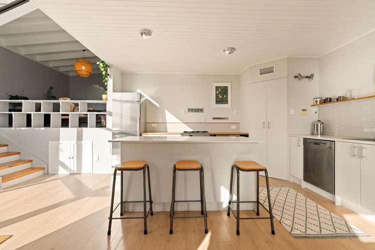 19 Kaitawa Road, York Bay Eastbourne_9