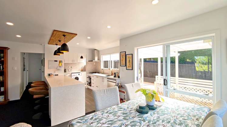 5 Sispara Place Beach Haven_8