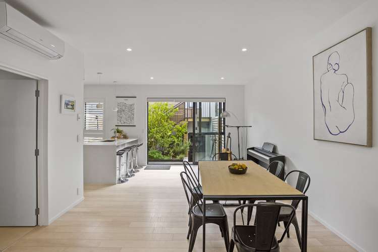 6 Kimiora Street Three Kings_5