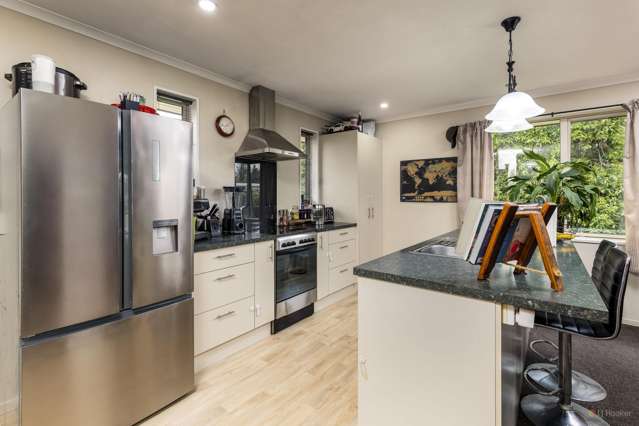 Little Lifestyle on the Edge of Town, Two Titles, Loads of Potential!