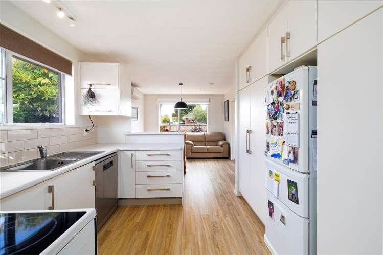 4 Karnak Crescent Russley_5