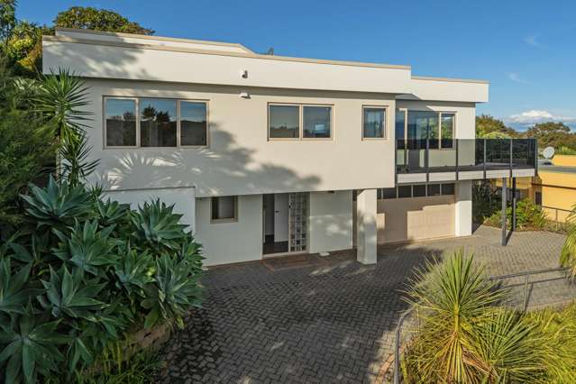 SEA VIEWS, ELEVATED, DOUBLE-GLAZED AND A SURPRISE!