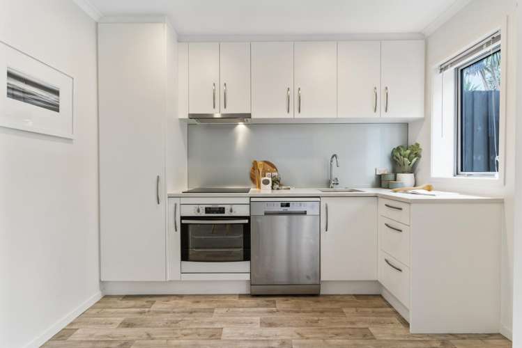 8/13 Kaihu Street Northcote_5