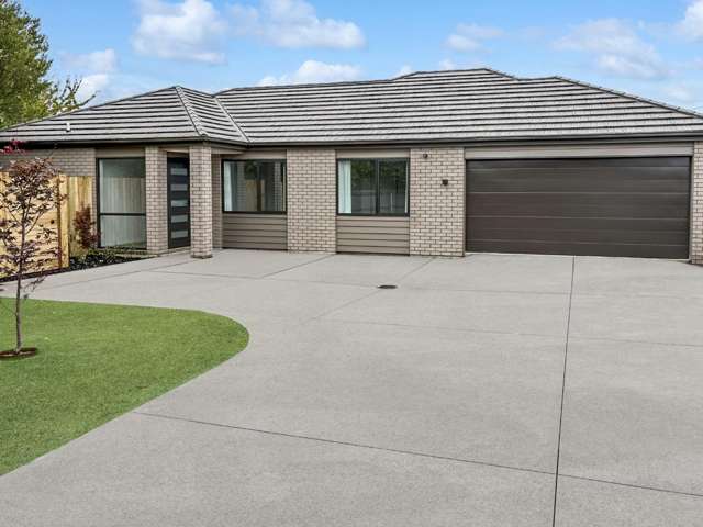 Private, modern Casebrook Home!