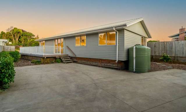 Near-New 4-Bedroom Gem in Desirable Opaheke Sc...