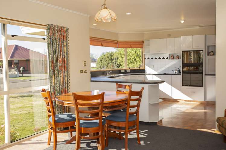 98 Pages Road Allenton_5