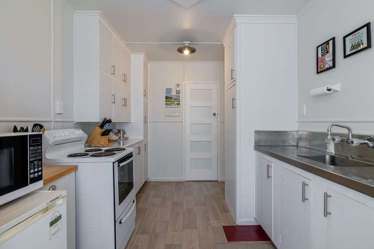 39 Andrew Avenue Roslyn_14