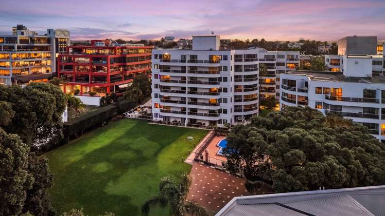 2C/171 Hurstmere Road Takapuna_39