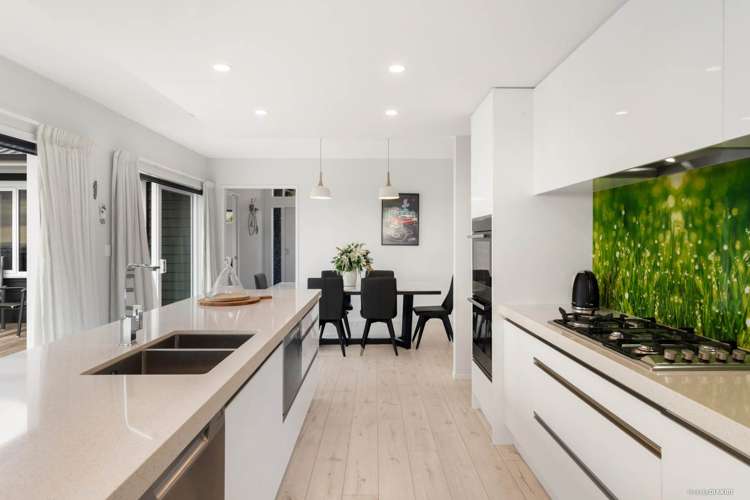 21 Lawrence Carter Drive Bombay_12