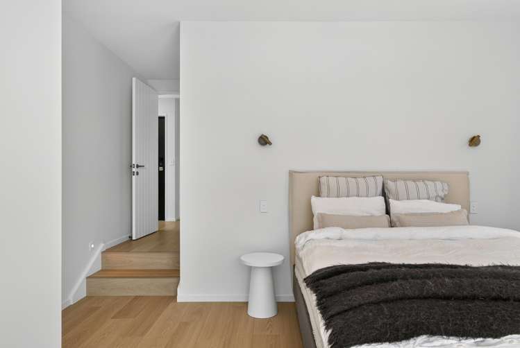 6 Round Hill Rise Cracroft_15