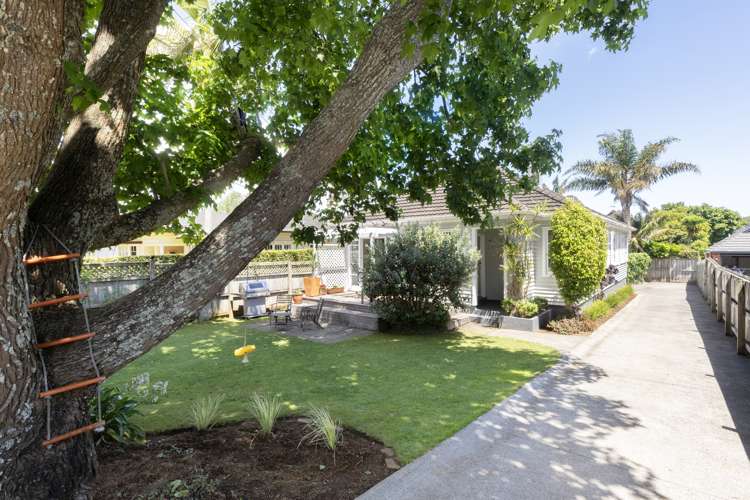 18 Rewi Road Royal Oak_17