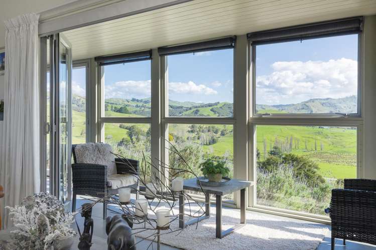 327 and 327a Taurau Valley Road Muriwai_25