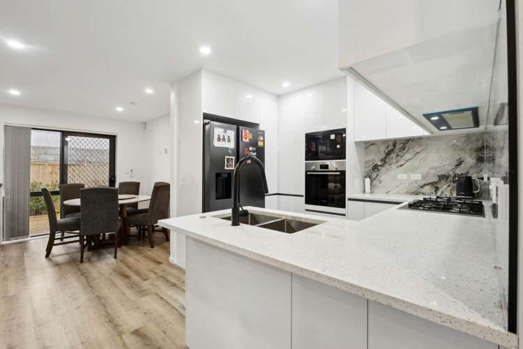 43f Beach Road Pahurehure_11