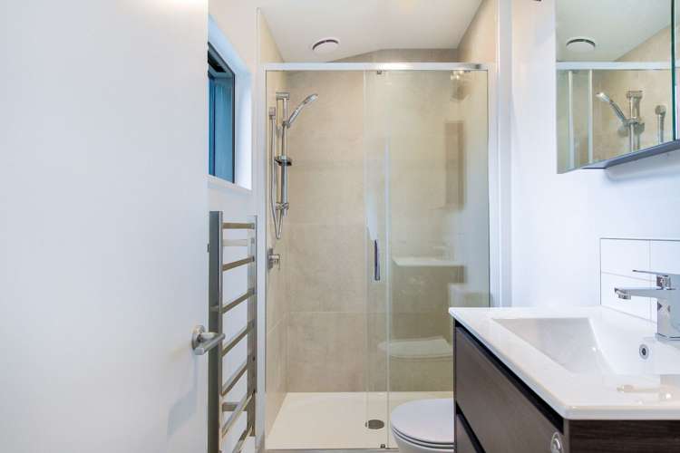 2/16 Moule Street Addington_10