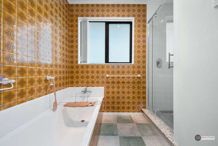 31 Waddington Drive Naenae_11