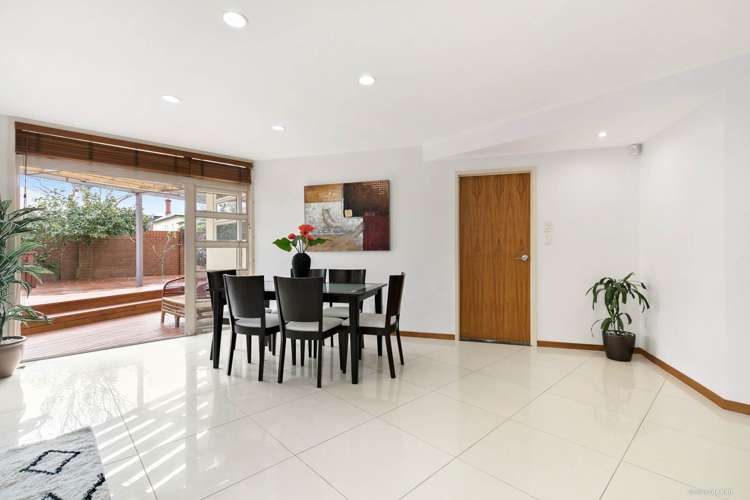 8a Queen Mary Avenue Epsom_15
