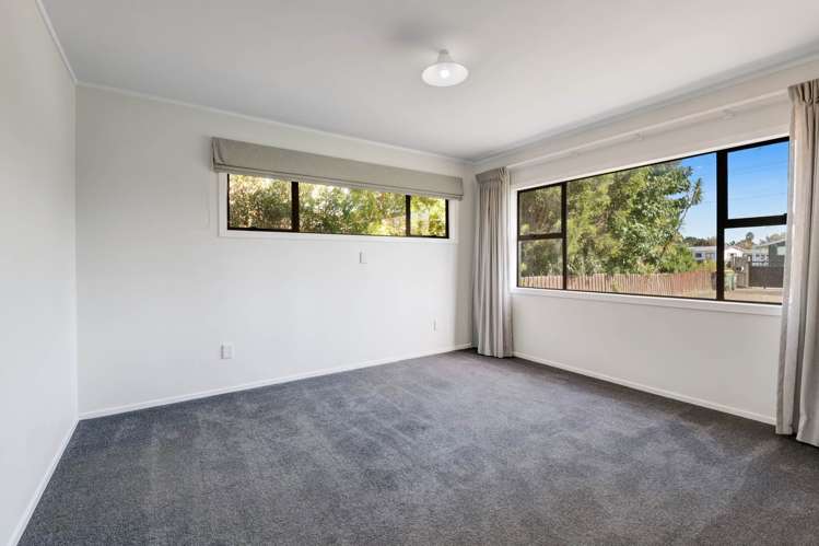 29 Parakai Avenue Parakai_33