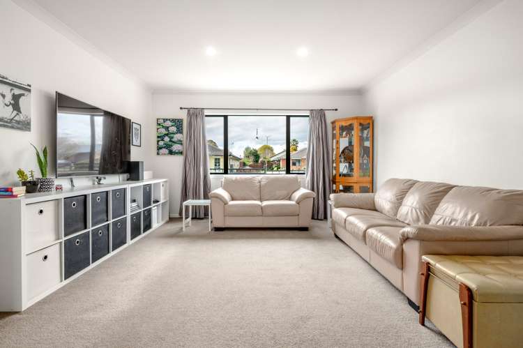 1 Whitford Place Rototuna North_2