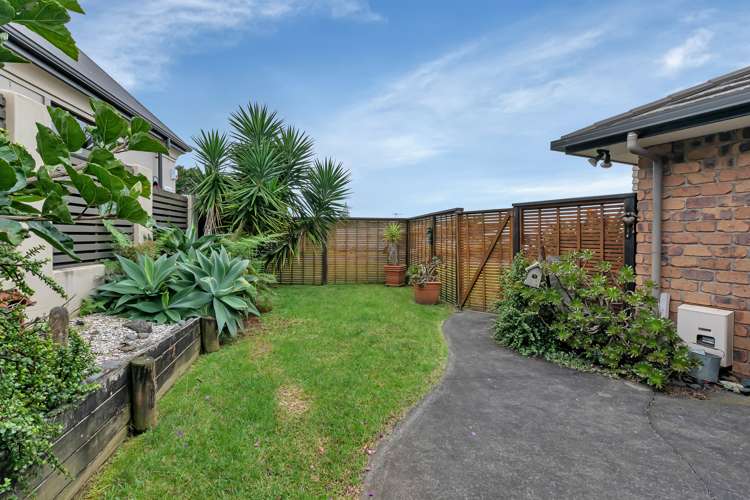 18 Conifer Grove Kamo_14