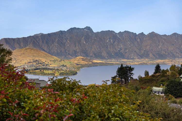 2a Bird Place Fernhill/Sunshine Bay_1