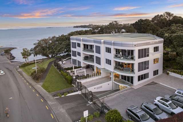 Intimate Beachfront Penthouse | The Rocks