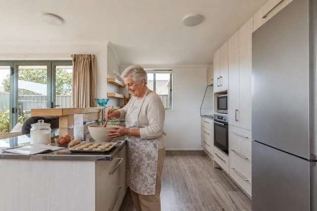 Warm, Cozy & Zero Fuss: Ideal Senior Living!