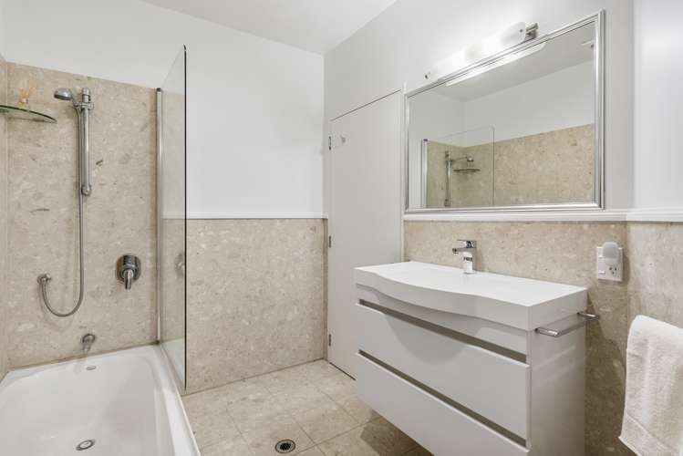 5/99 Mokoia Road Birkenhead_17