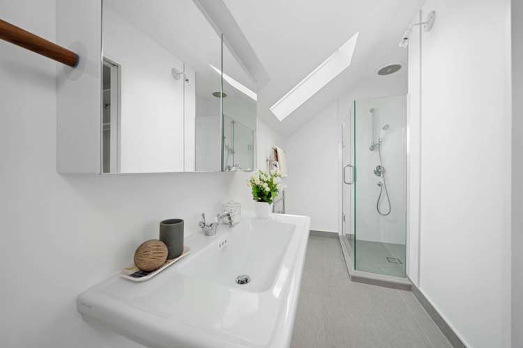 16b Seccombes Road Epsom_18