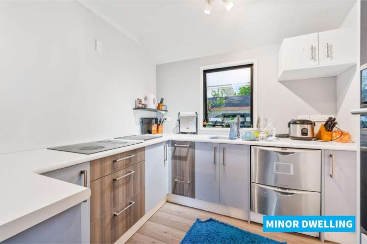 81 Royal Road Massey_21