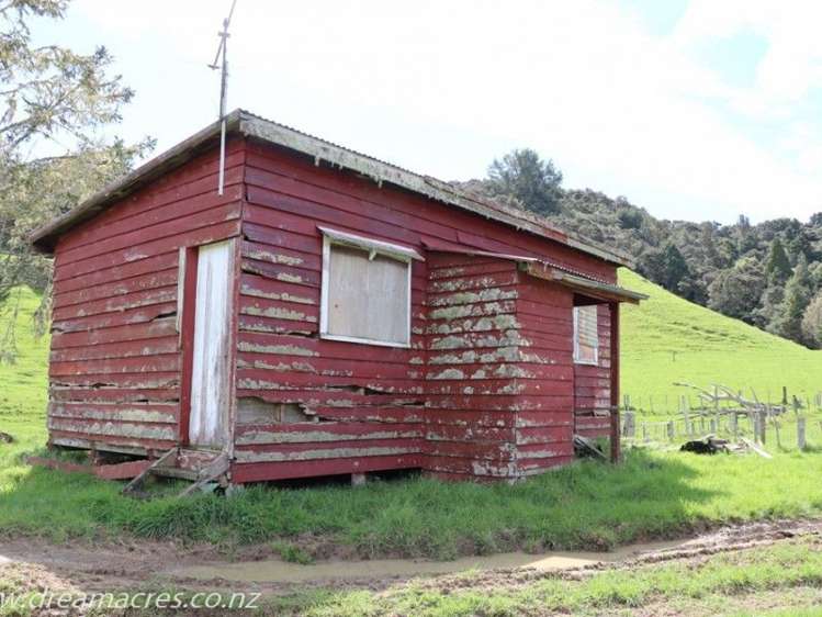 242 Owae Road Russell Surrounds_12