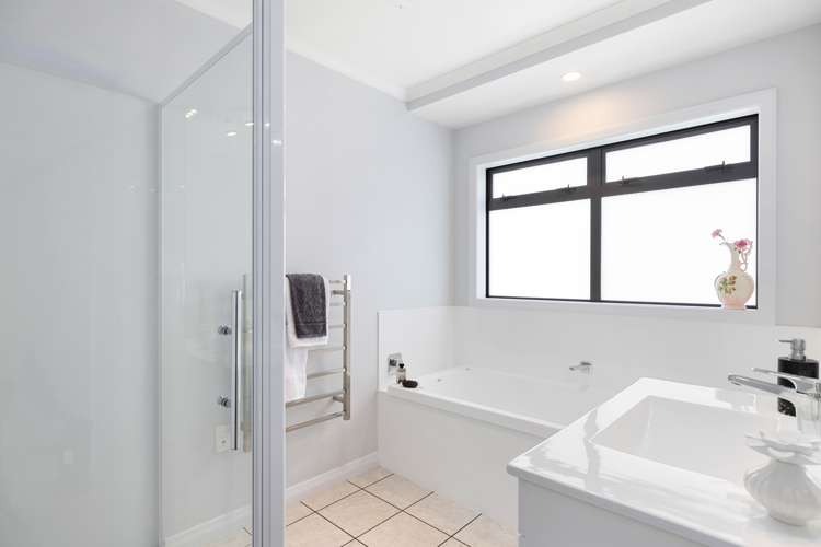 1 Holcombrooke Lane Welcome Bay_17