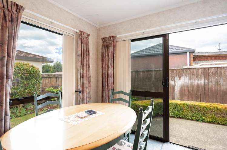 2/10 Stead Crescent Stoke_8