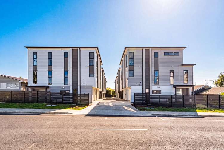14&16 Woodford Ave Henderson_20