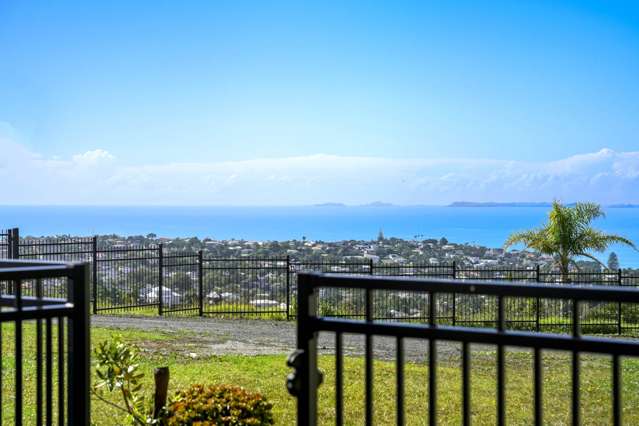 Walking distance to Rangitoto College & Sea Views