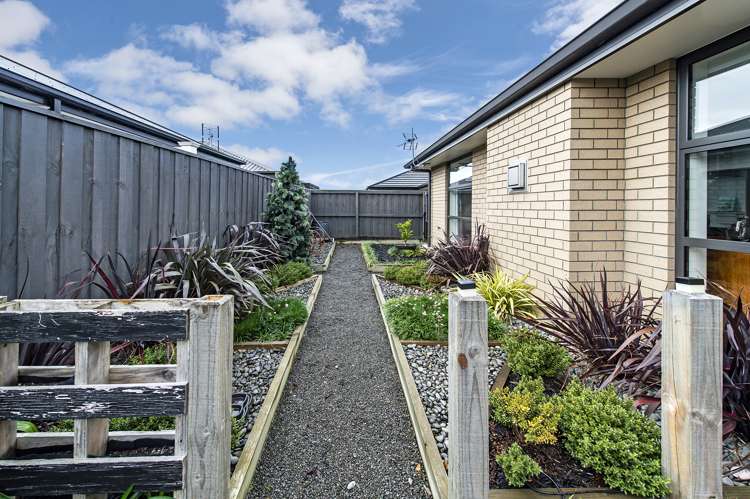 77 Sunline Avenue Lincoln_19