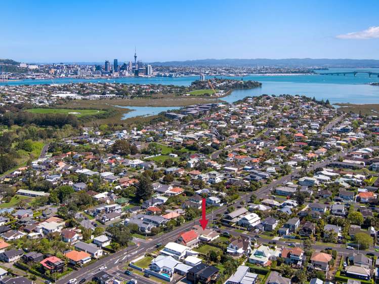 18 Old Lake Road Narrow Neck_2