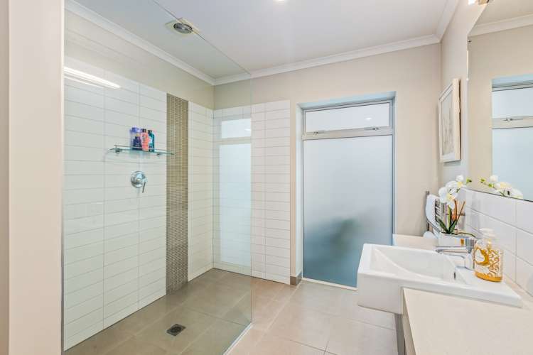 54 Pohutukawa Avenue Red Beach_19