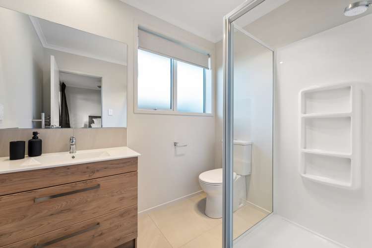 3 Muddle Lane Pyes Pa_14