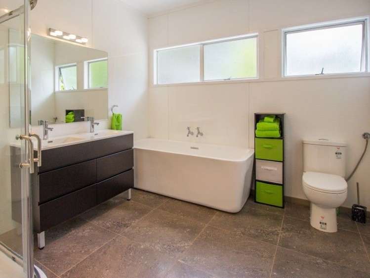 124 Memorial Drive Parahaki_9