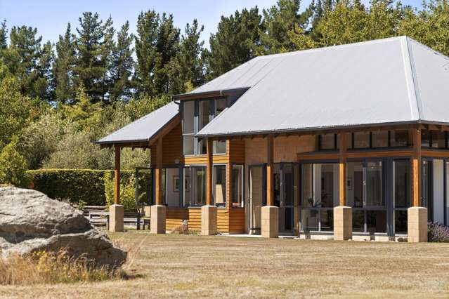 Elevated Lifestyle Living Above Wanaka