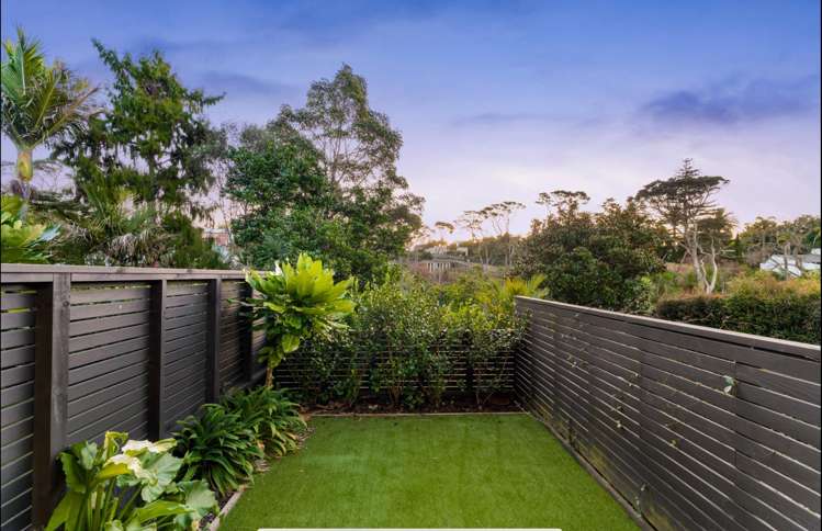 17/37 Glen Atkinson Street_1